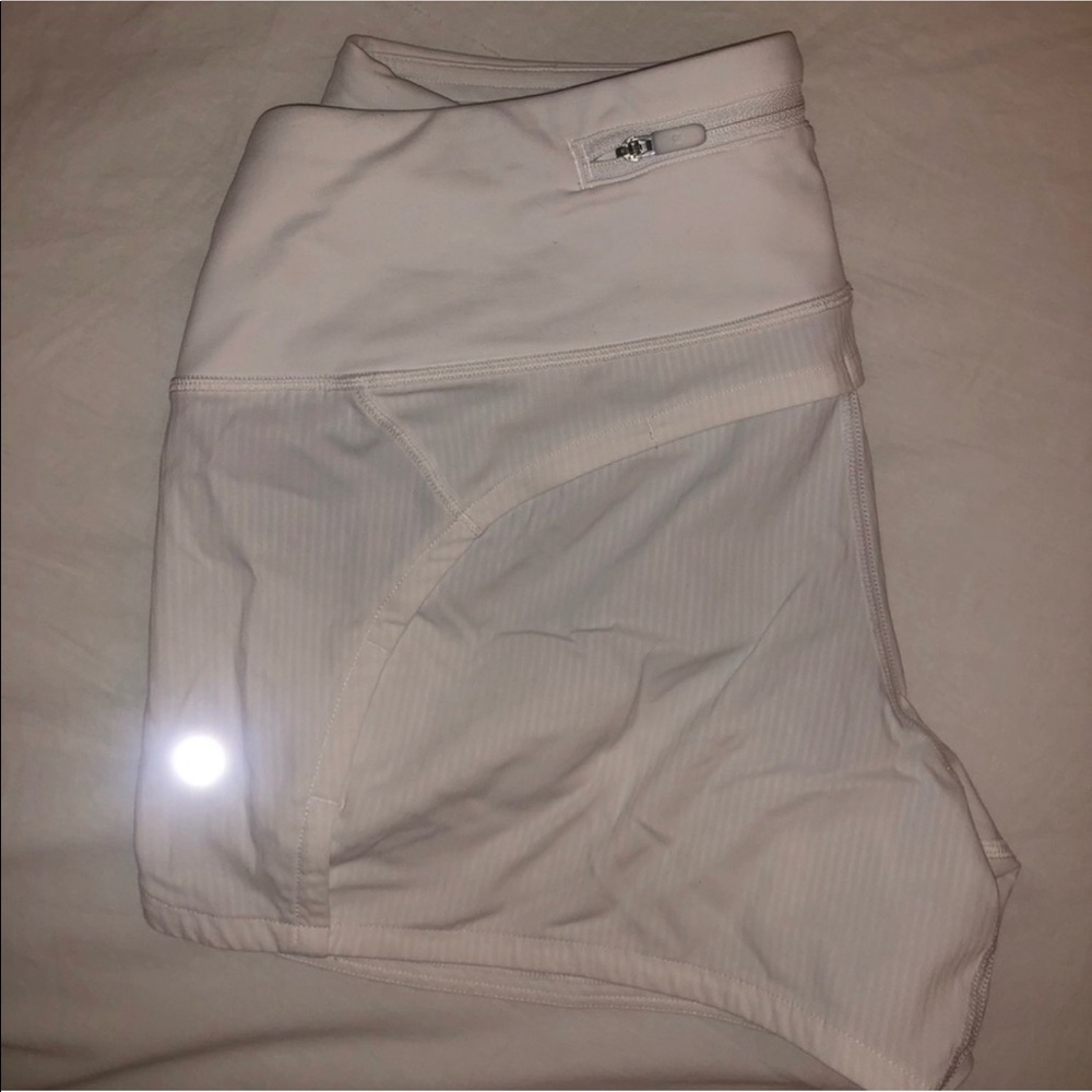 White Lululemon Speed up shorts Size 4